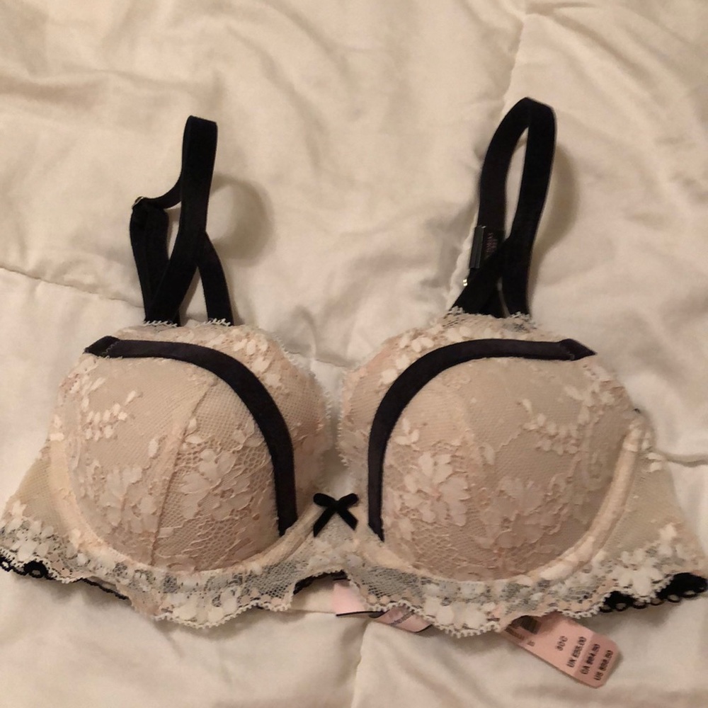 NWT Victoria secret dream angel bra